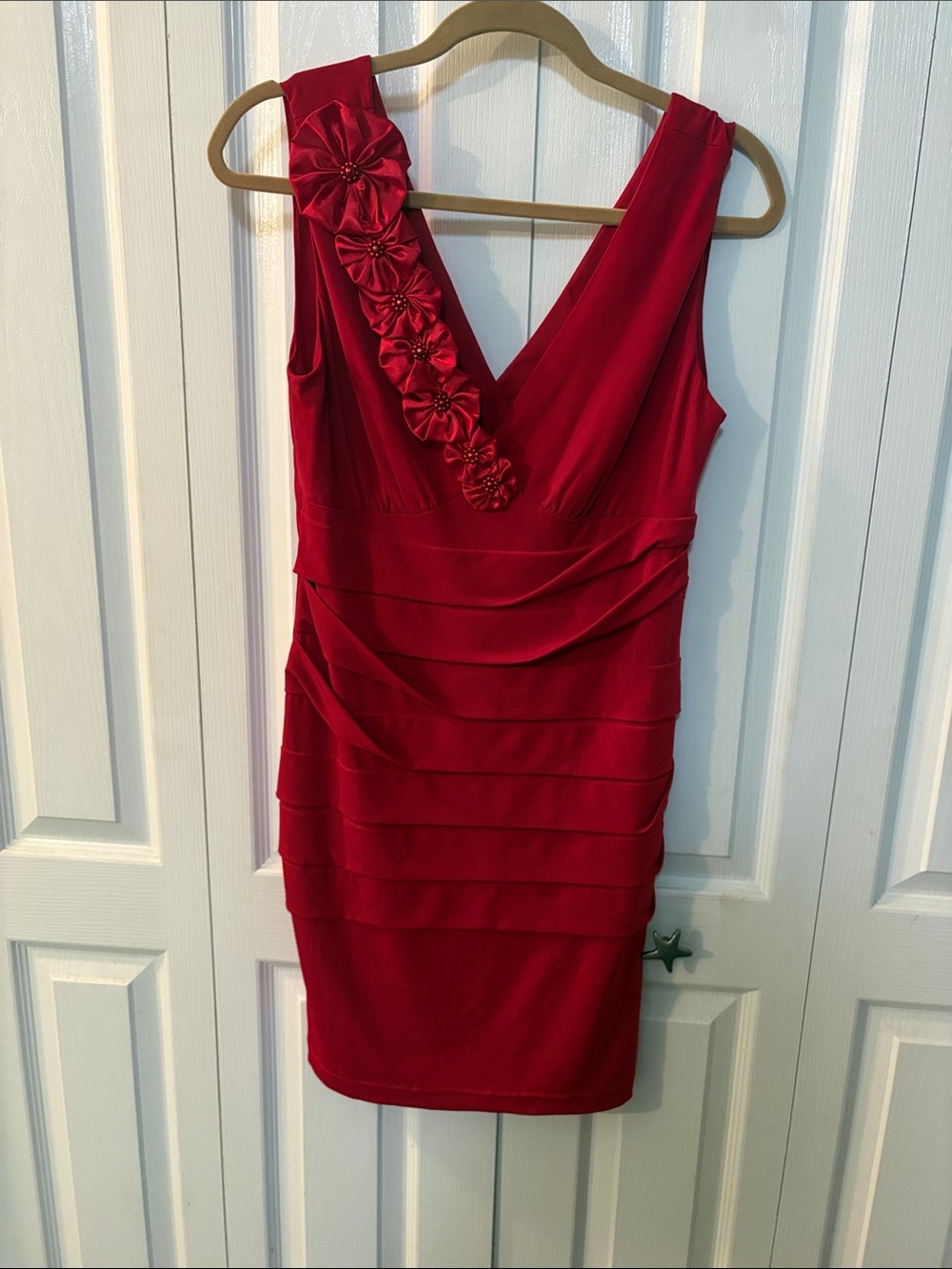 Red Floral-Appliqué V-Neck Bodycon Dress